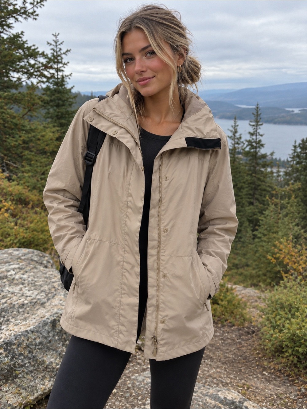 Woods Hooded Lightweight Jacket in Beige Size Medium